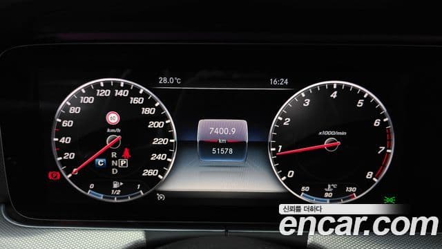 Mercedes-Benz E-Class 2019 — ფოტო 8/20