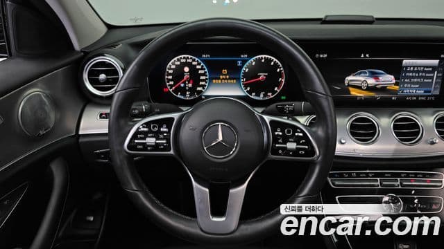 Mercedes-Benz E-Class 2019 — ფოტო 13/20