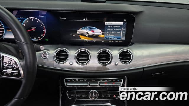 Mercedes-Benz E-Class 2019 — ფოტო 15/20