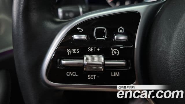 Mercedes-Benz E-Class 2019 — ფოტო 19/20