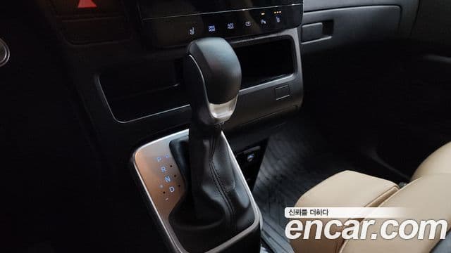 Hyundai Staria 2024 — ფოტო 9/20