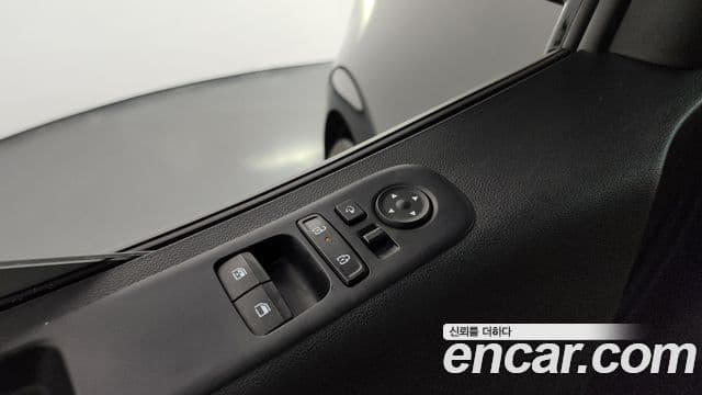 Hyundai Staria 2024 — ფოტო 18/20