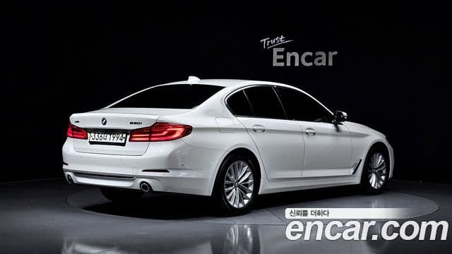 BMW 5 Series 2019 — Фото 2/20
