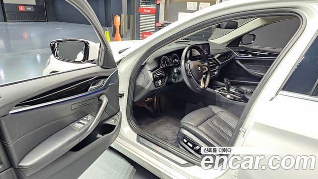 BMW 5 Series 2019 — Фото 10/20