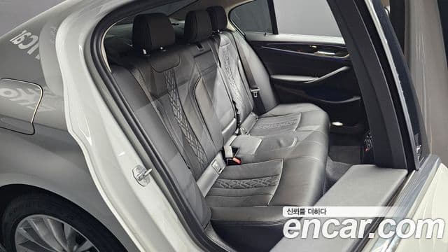 BMW 5 Series 2019 — Фото 11/20