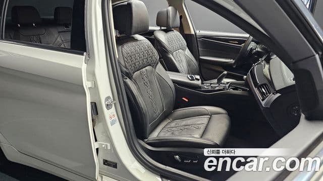 BMW 5 Series 2019 — Фото 12/20