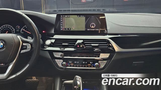 BMW 5 Series 2019 — Фото 14/20