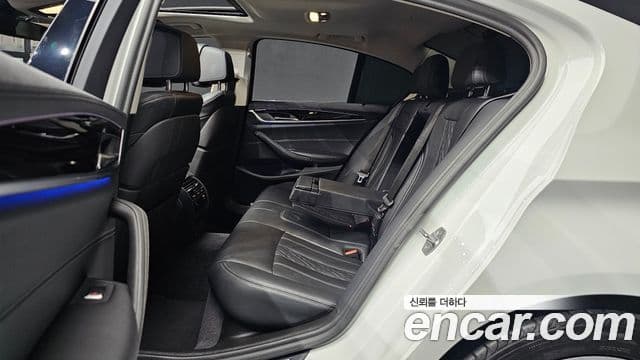 BMW 5 Series 2019 — Photo 25/36