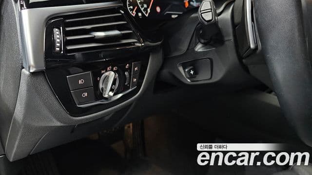 BMW 5 Series 2019 — Photo 15/36