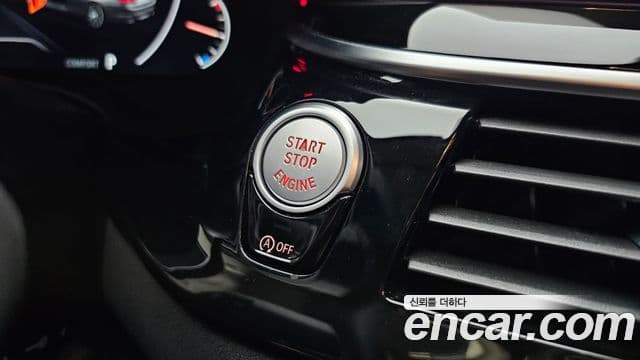 BMW 5 Series 2019 — Photo 9/36