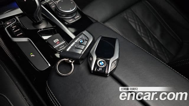 BMW 5 Series 2019 — Photo 35/36