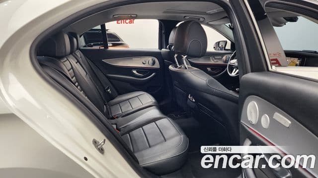 Mercedes-Benz E-Class 2019 — Фото 11/20