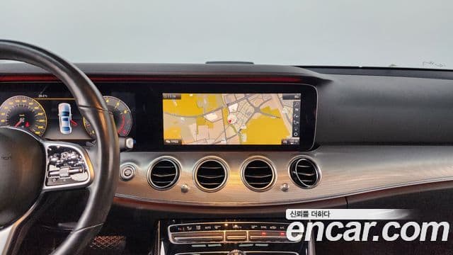 Mercedes-Benz E-Class 2019 — Фото 12/20