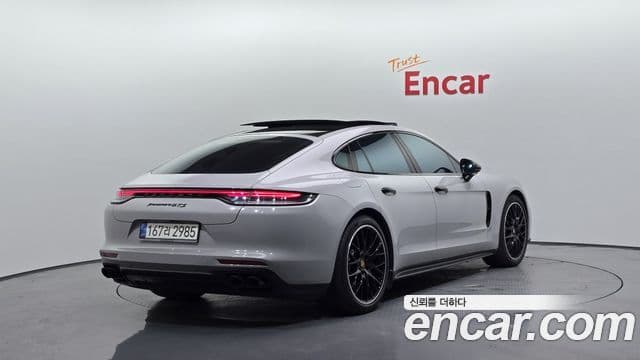 Porsche Panamera 2021 — ფოტო 2/20