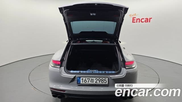Porsche Panamera 2021 — ფოტო 18/20
