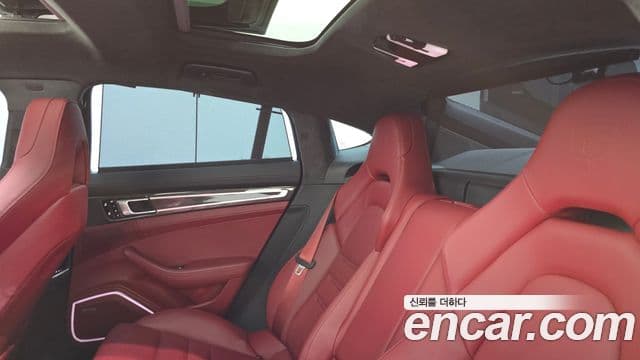 Porsche Panamera 2021 — ფოტო 19/20