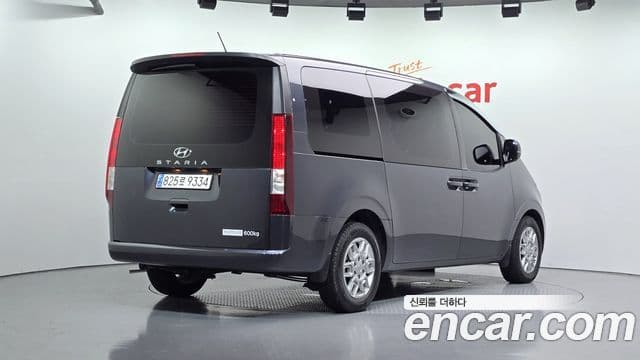 Hyundai Staria 2023 — ფოტო 2/20