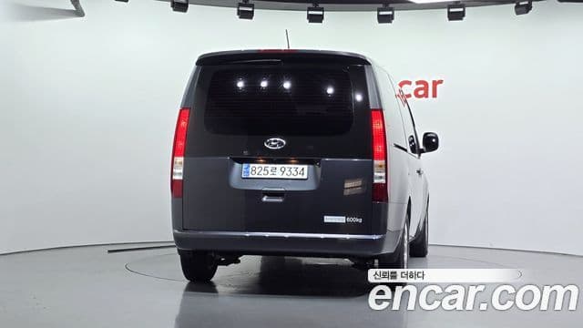 Hyundai Staria 2023 — ფოტო 4/20