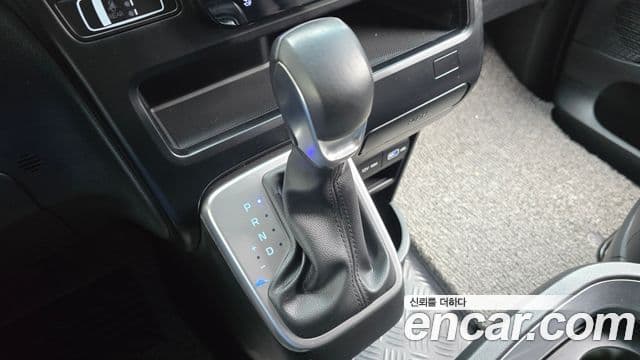 Hyundai Staria 2023 — ფოტო 9/20