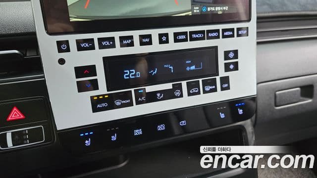 Hyundai Staria 2023 — ფოტო 19/20