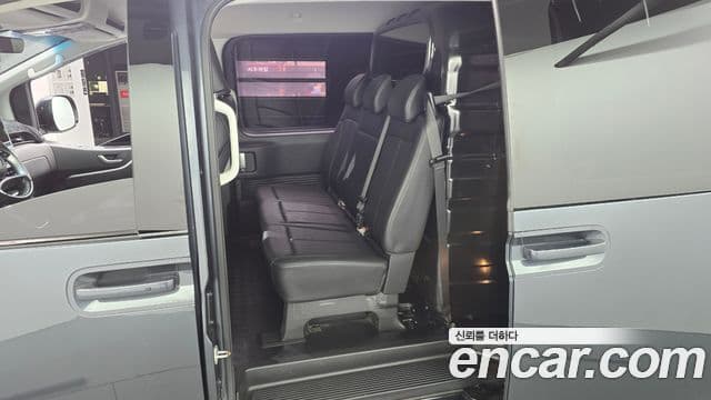Hyundai Staria 2023 — ფოტო 13/30