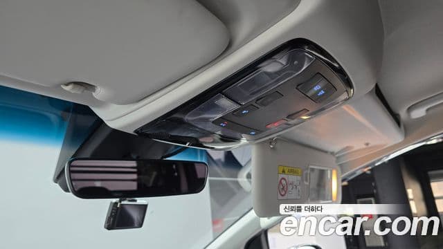 Hyundai Staria 2023 — ფოტო 8/30