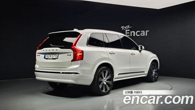 Volvo XC90 2023 — Photo 10/20
