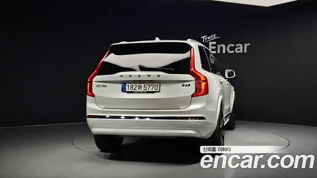 Volvo XC90 2023 — Photo 15/20