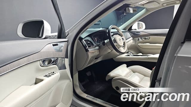 Volvo XC90 2023 — Photo 18/20