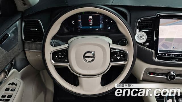 Volvo XC90 2023 — Photo 19/20