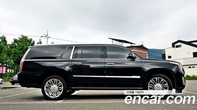 Cadillac Escalade 2019 — ფოტო 5/20