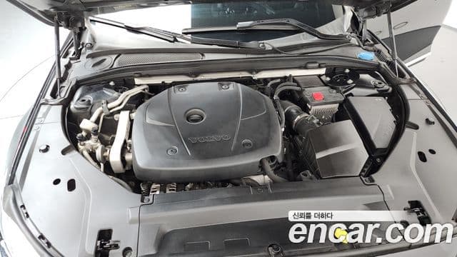 Volvo S90 2018 — Şəkil 17/20