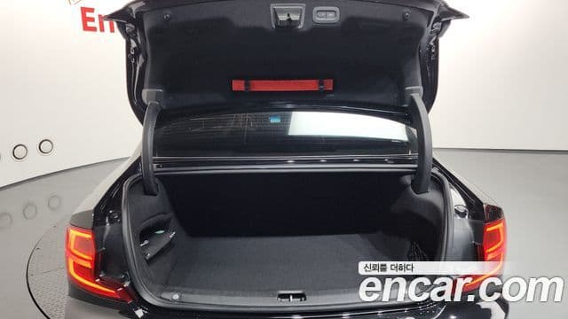 Volvo S90 2018 — Şəkil 7/20