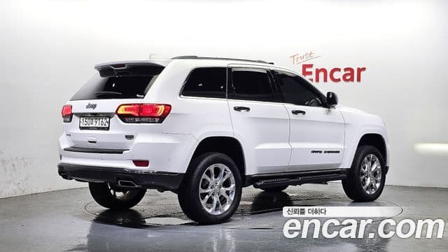Jeep Grand Cherokee 2020 — ფოტო 2/20