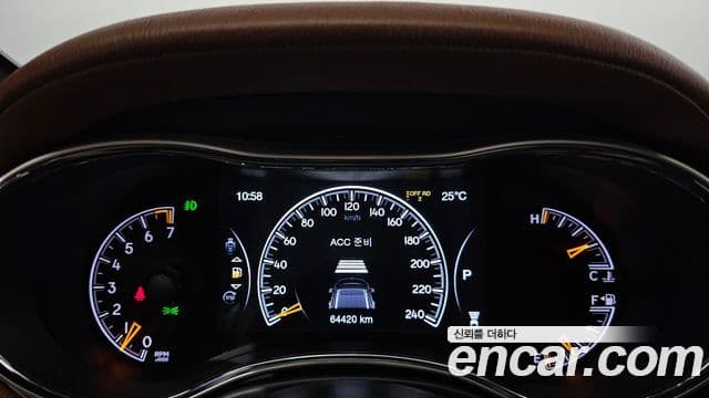 Jeep Grand Cherokee 2020 — ფოტო 8/20