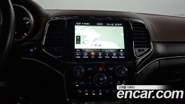 Jeep Grand Cherokee 2020 — ფოტო 14/20