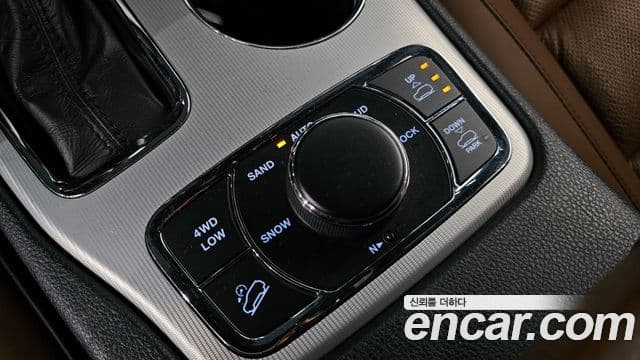 Jeep Grand Cherokee 2020 — ფოტო 17/20