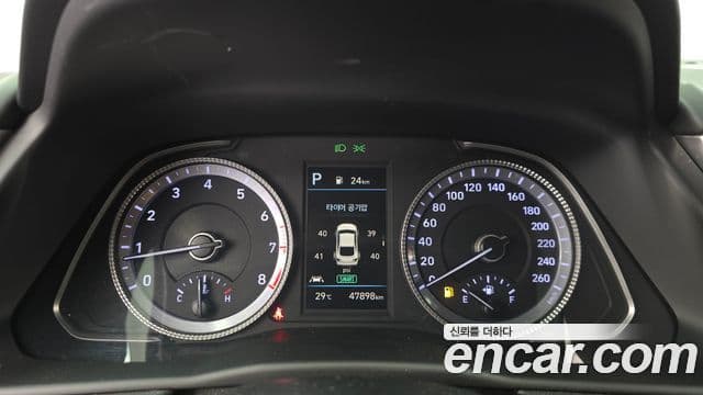 Hyundai Sonata 2021 — ფოტო 8/20