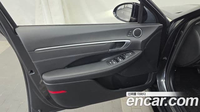 Hyundai Sonata Hybrid 2021 — Photo 2/30
