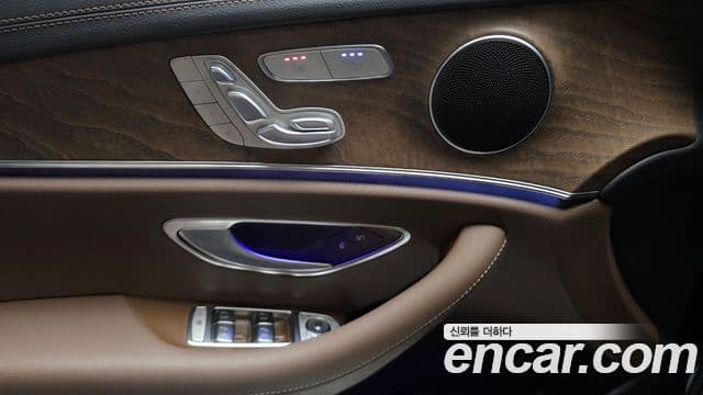 Mercedes-Benz E-Class 2022 — фото 18 из 20