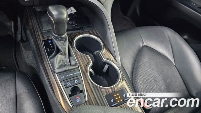 Toyota Camry 2018 — Şəkil 15/20