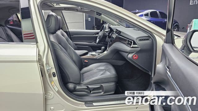 Toyota Camry 2018 — Şəkil 16/20