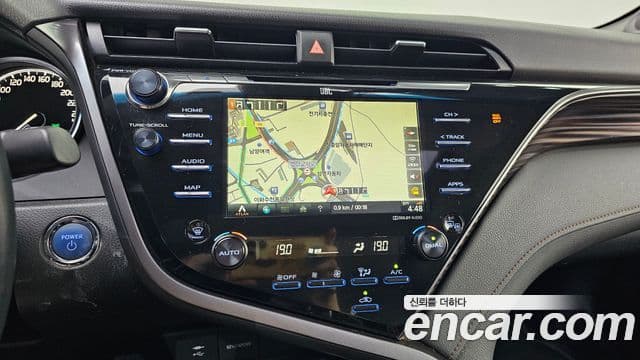 Toyota Camry 2018 — Şəkil 13/20