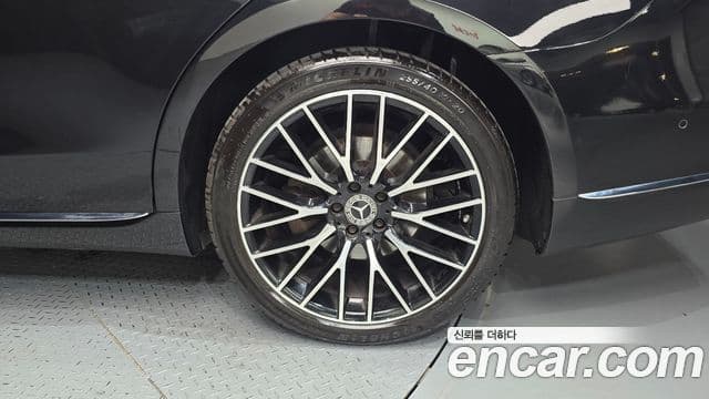 Mercedes-Benz S-Class 2021 — ფოტო 18/32