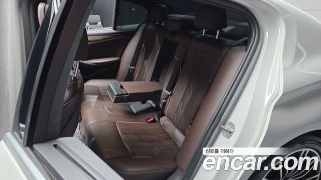 BMW 5 Series 2019 — Фото 11/20