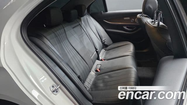 Mercedes-Benz E-Class 2019 — Şəkil 11/20