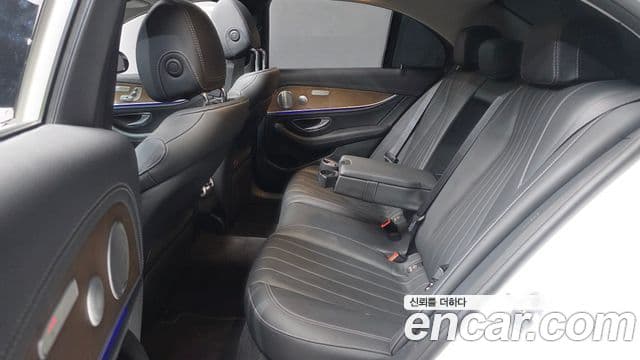 Mercedes-Benz E-Class 2019 — Şəkil 12/20