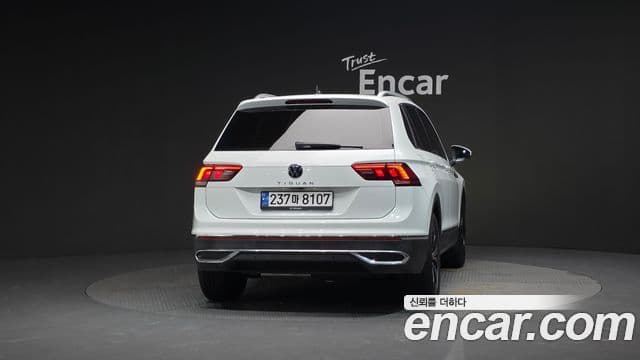 Volkswagen Tiguan 2022 — ფოტო 4/20