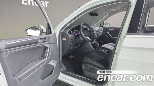 Volkswagen Tiguan 2022 — ფოტო 11/20