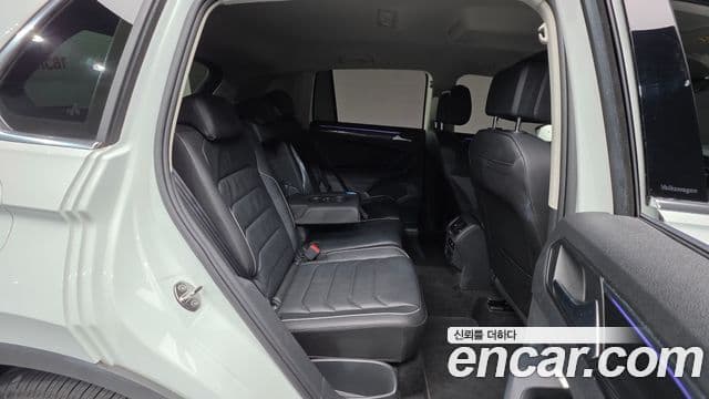 Volkswagen Tiguan 2022 — ფოტო 19/20